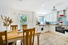 Salisbury Close, Alton, GU34 photo 2