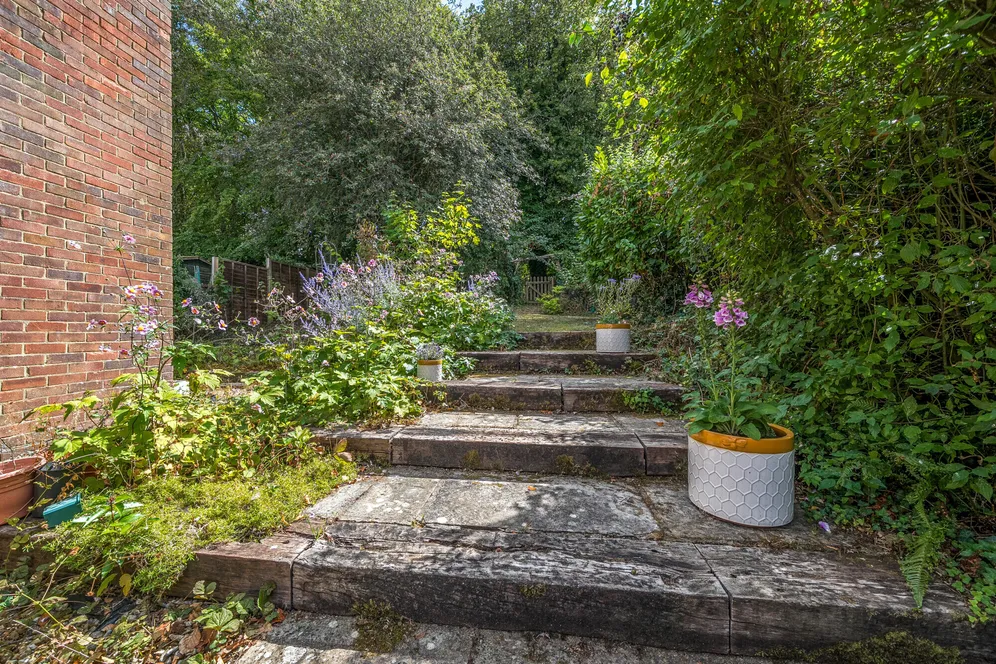 Salisbury Close, Alton, GU34 photo 5