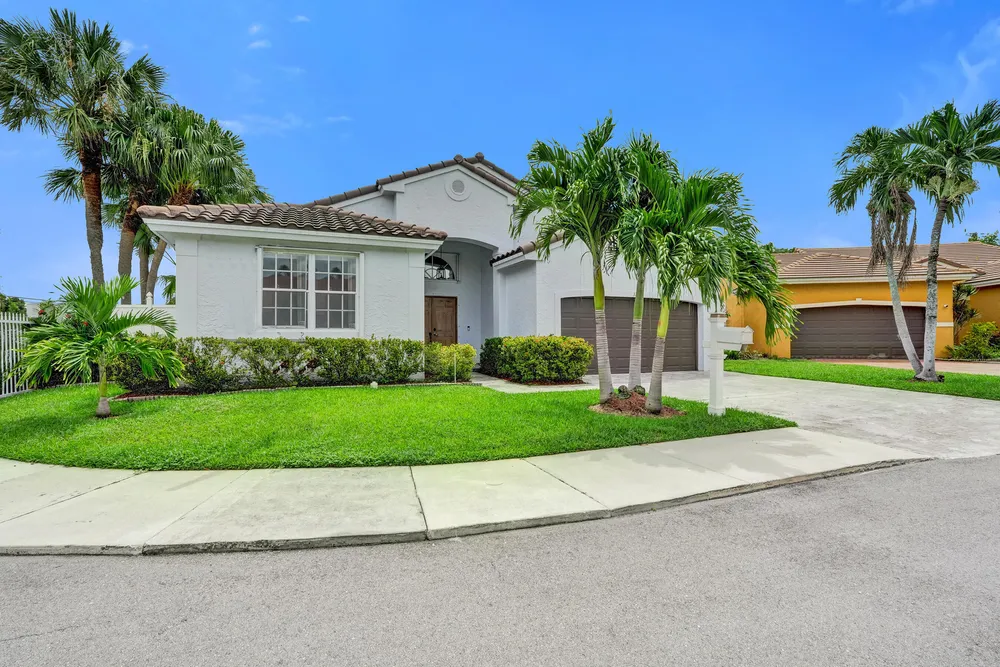 3274 NW 22nd Ave, Oakland Park, FL 33309