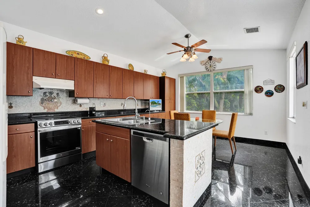 3274 NW 22nd Ave, Oakland Park, FL 33309
