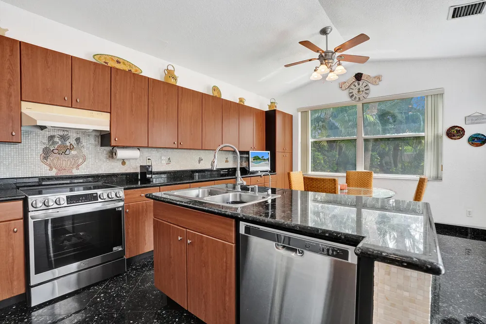 3274 NW 22nd Ave, Oakland Park, FL 33309