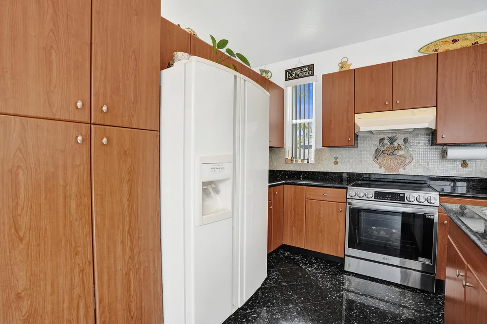 3274 NW 22nd Ave, Oakland Park, FL 33309