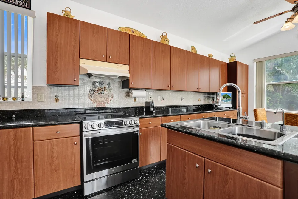 3274 NW 22nd Ave, Oakland Park, FL 33309