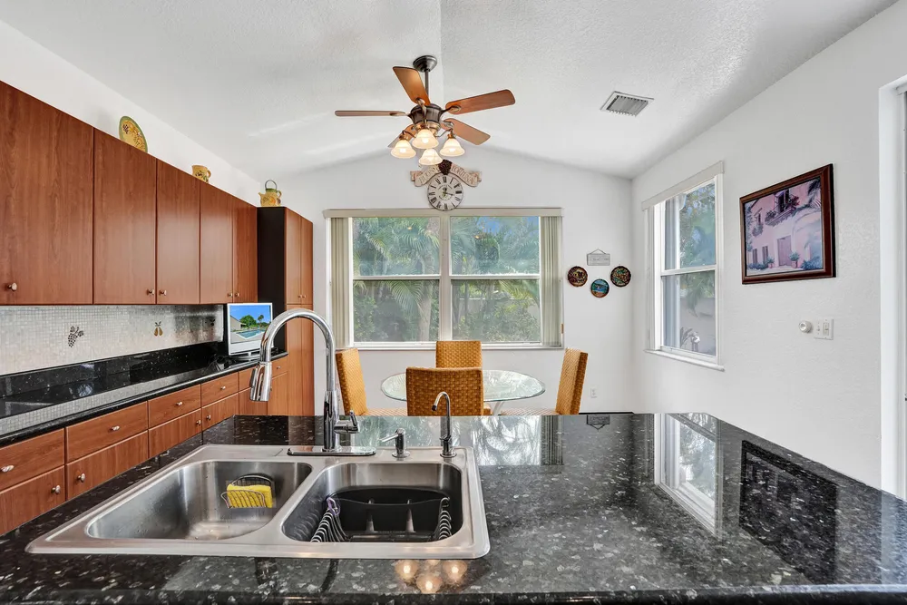 3274 NW 22nd Ave, Oakland Park, FL 33309