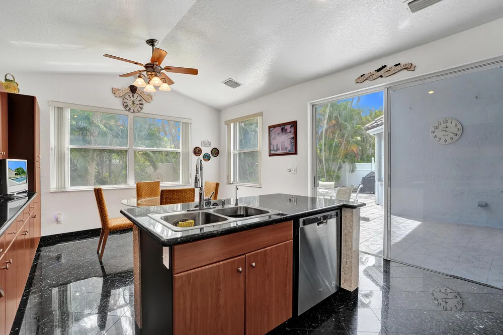 3274 NW 22nd Ave, Oakland Park, FL 33309