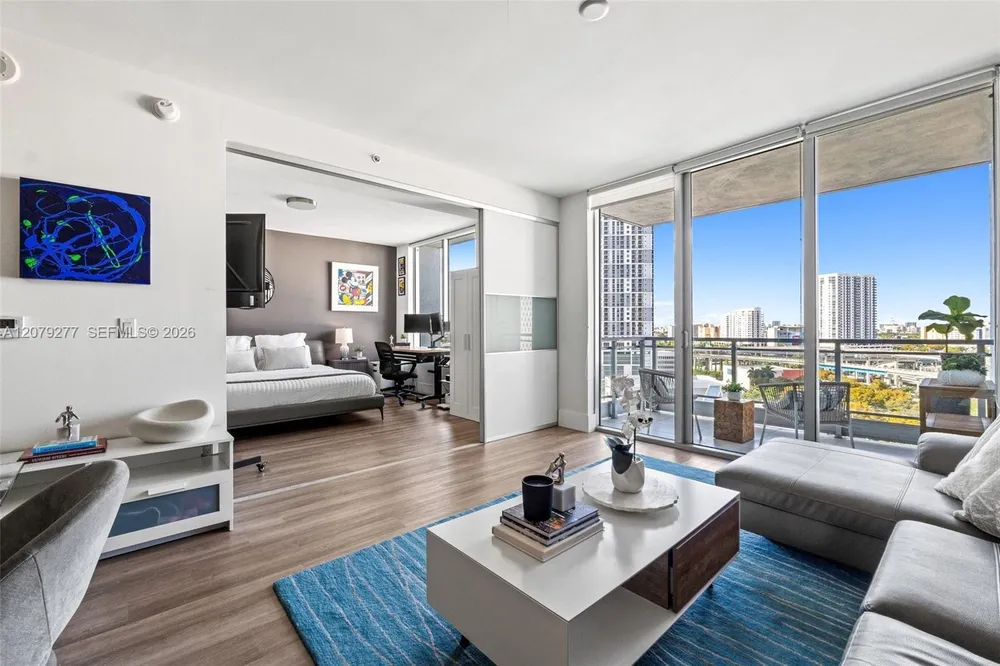 90 SW 3rd St, Miami, FL 33130