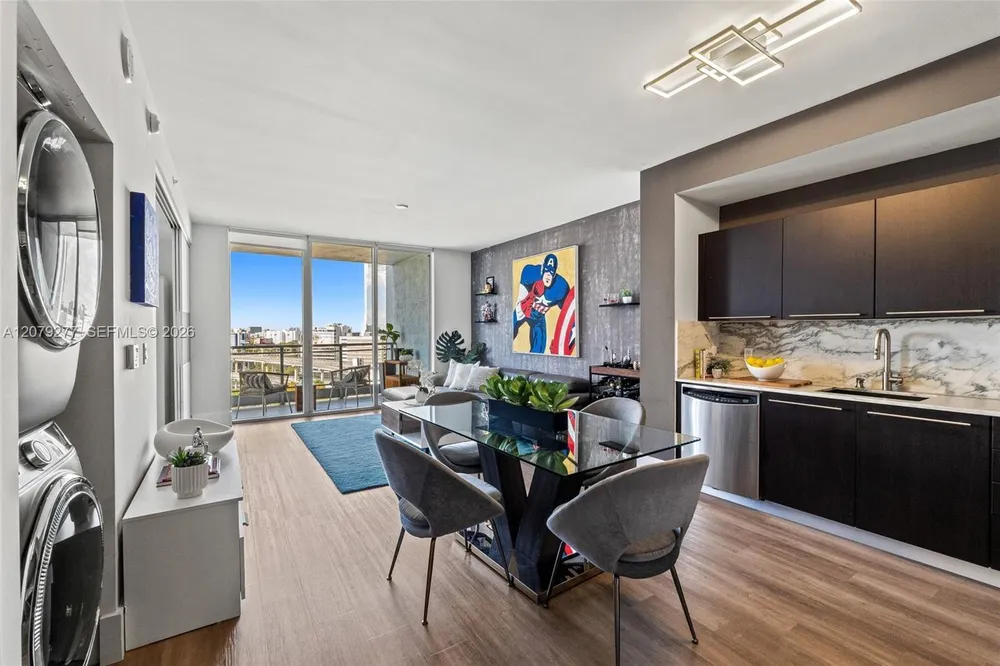 90 SW 3rd St, Miami, FL 33130