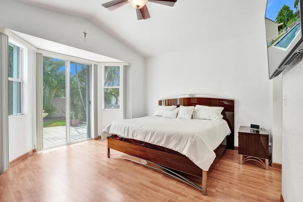3274 NW 22nd Ave, Oakland Park, FL 33309