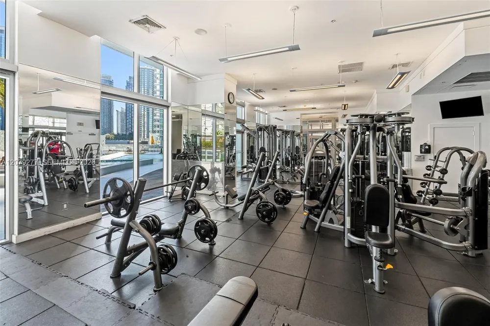 90 SW 3rd St, Miami, FL 33130