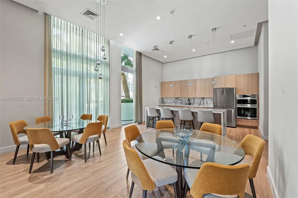 90 SW 3rd St, Miami, FL 33130