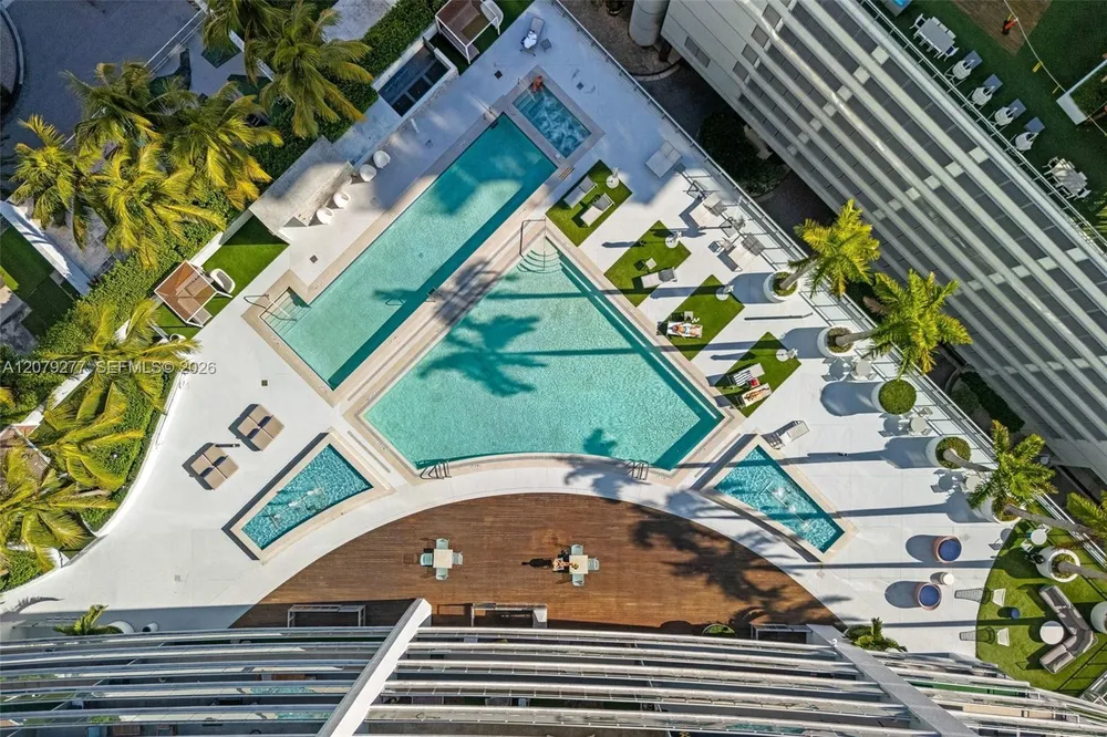 90 SW 3rd St, Miami, FL 33130