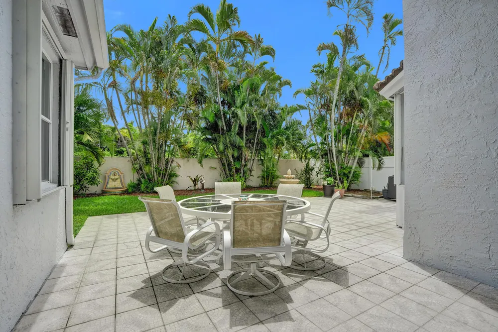 3274 NW 22nd Ave, Oakland Park, FL 33309