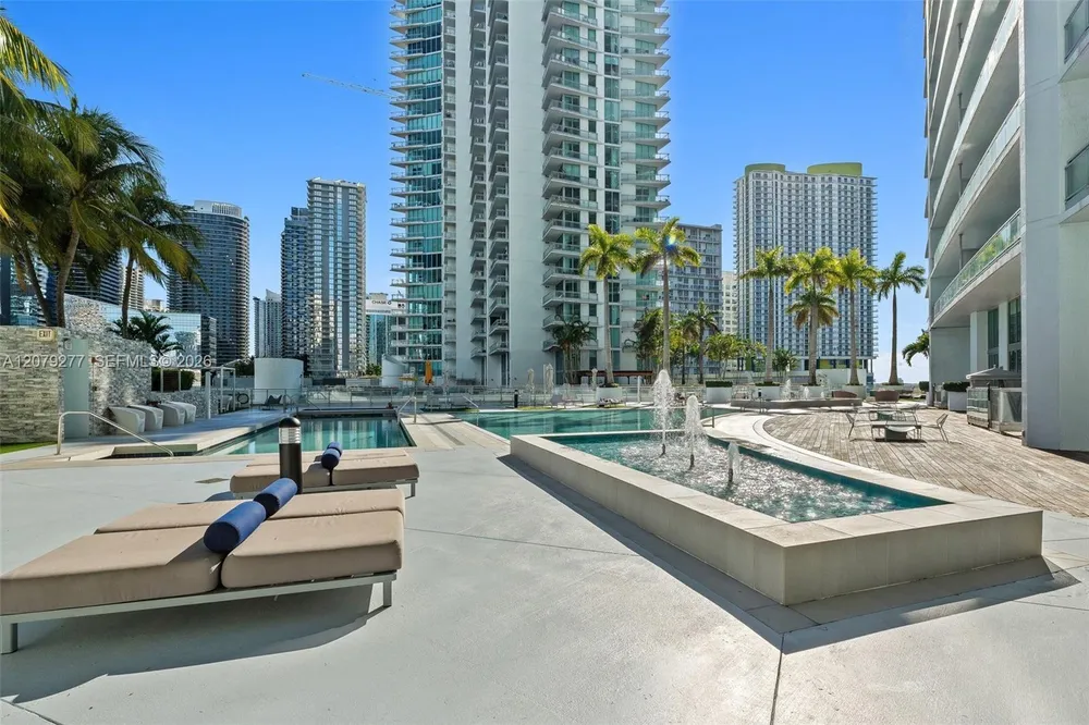 90 SW 3rd St, Miami, FL 33130
