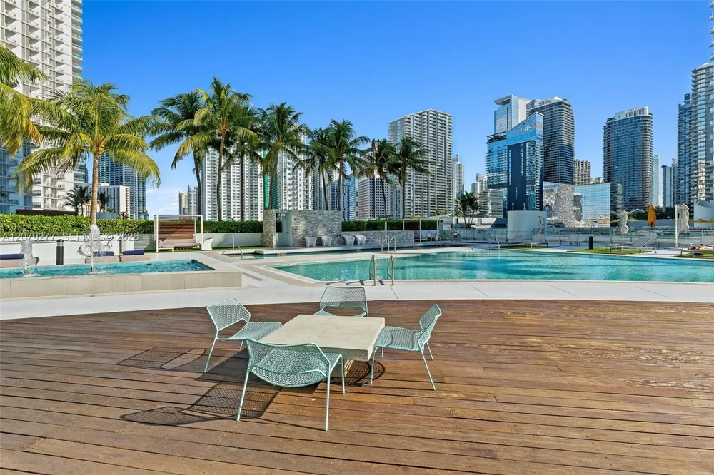 90 SW 3rd St, Miami, FL 33130
