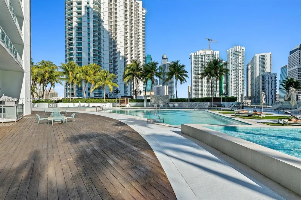 90 SW 3rd St, Miami, FL 33130