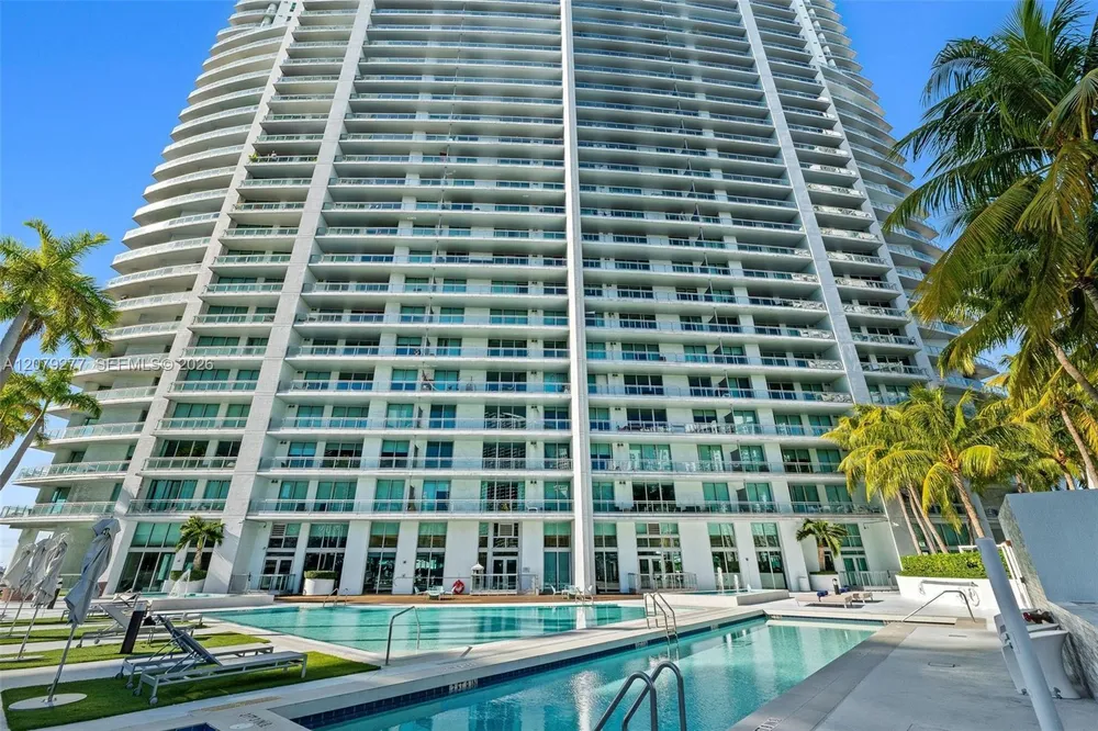 90 SW 3rd St, Miami, FL 33130