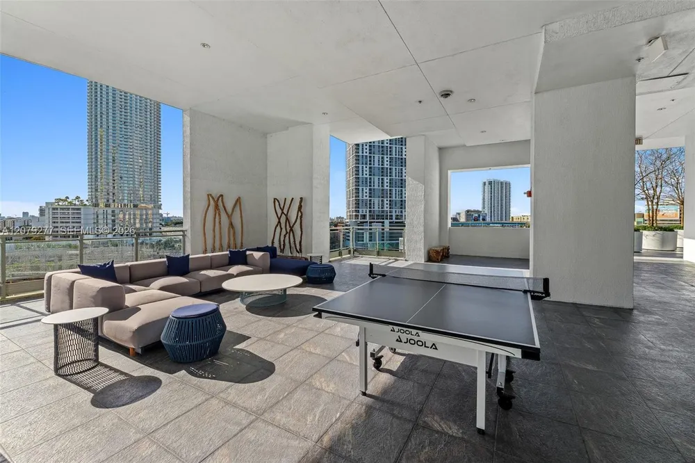 90 SW 3rd St, Miami, FL 33130