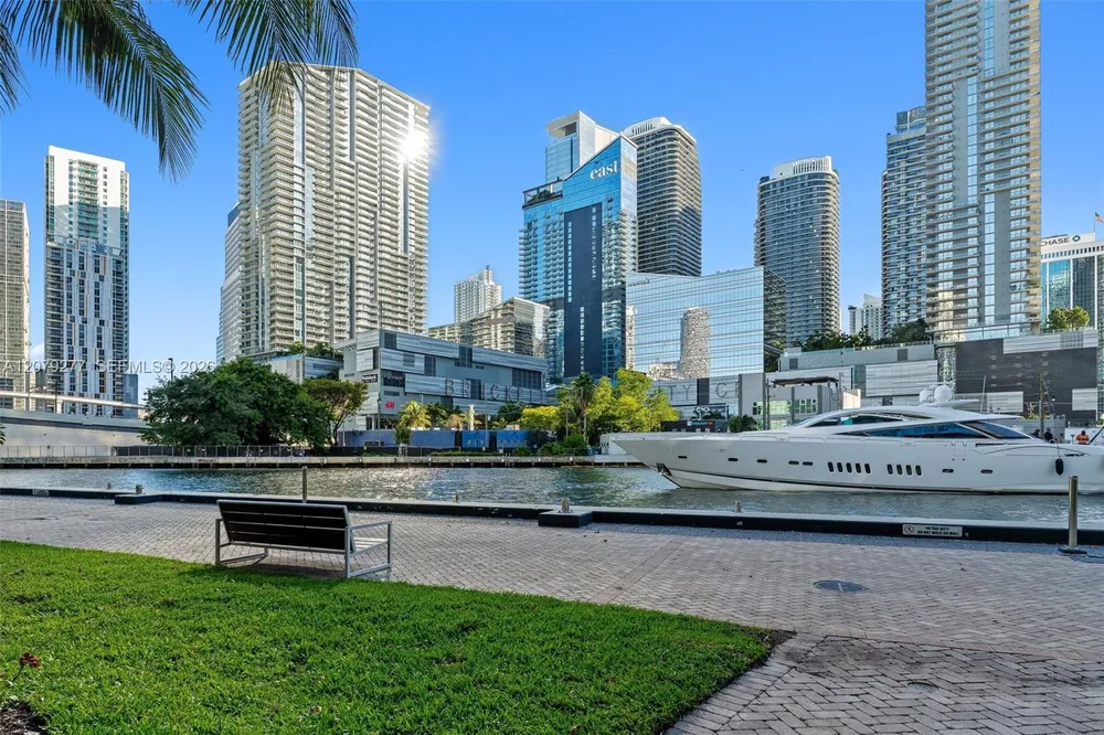 90 SW 3rd St, Miami, FL 33130