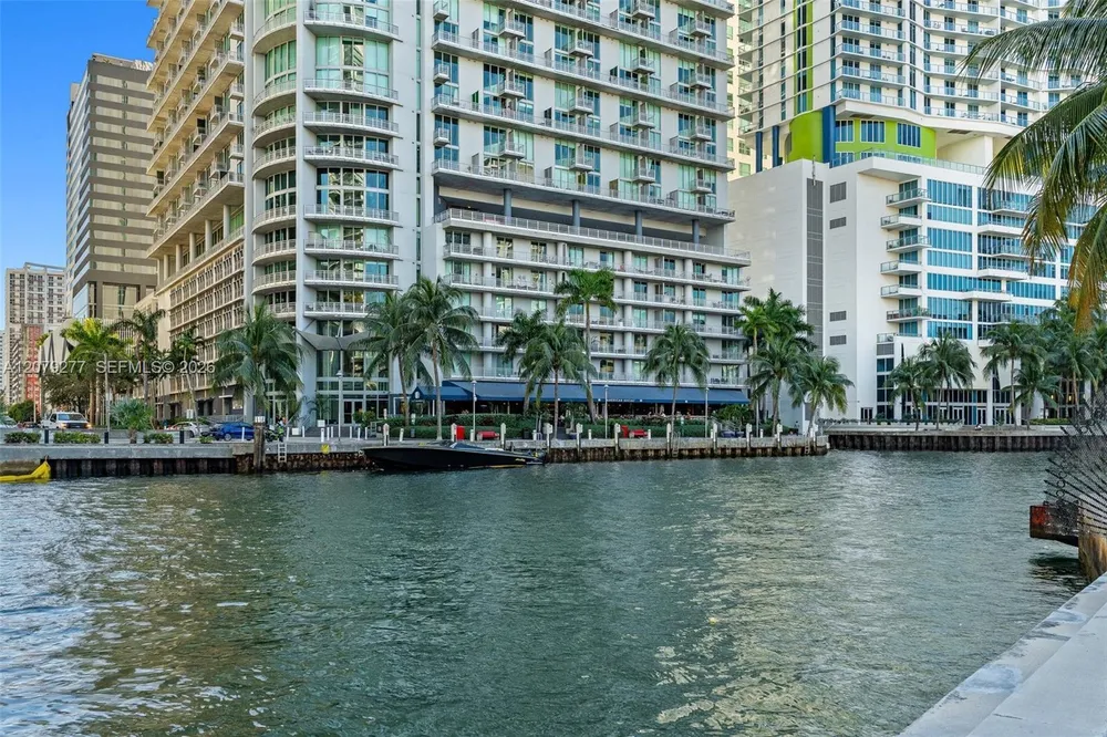 90 SW 3rd St, Miami, FL 33130