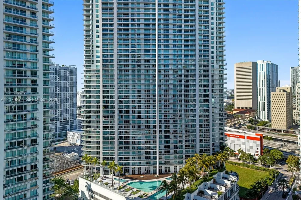 90 SW 3rd St, Miami, FL 33130