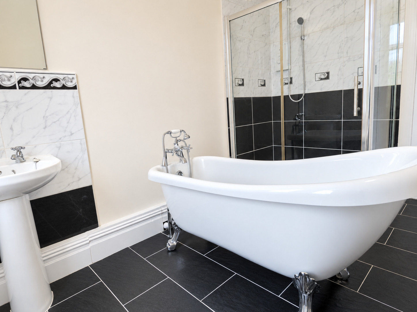 Home Farm, Lullington, Swadlincote Image 3