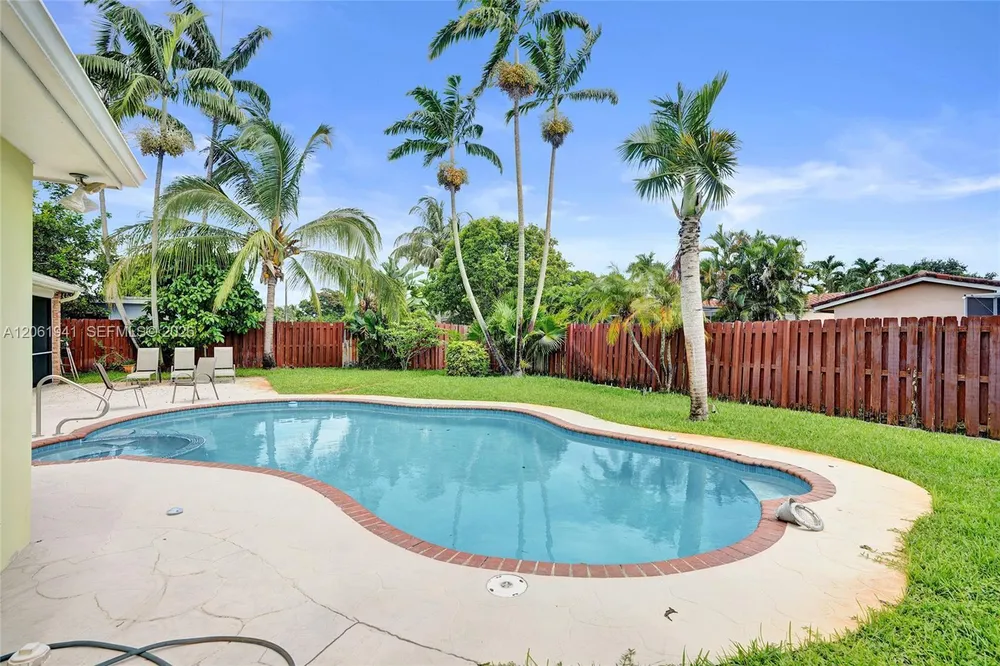 5306 Roosevelt St, Hollywood, FL 33021