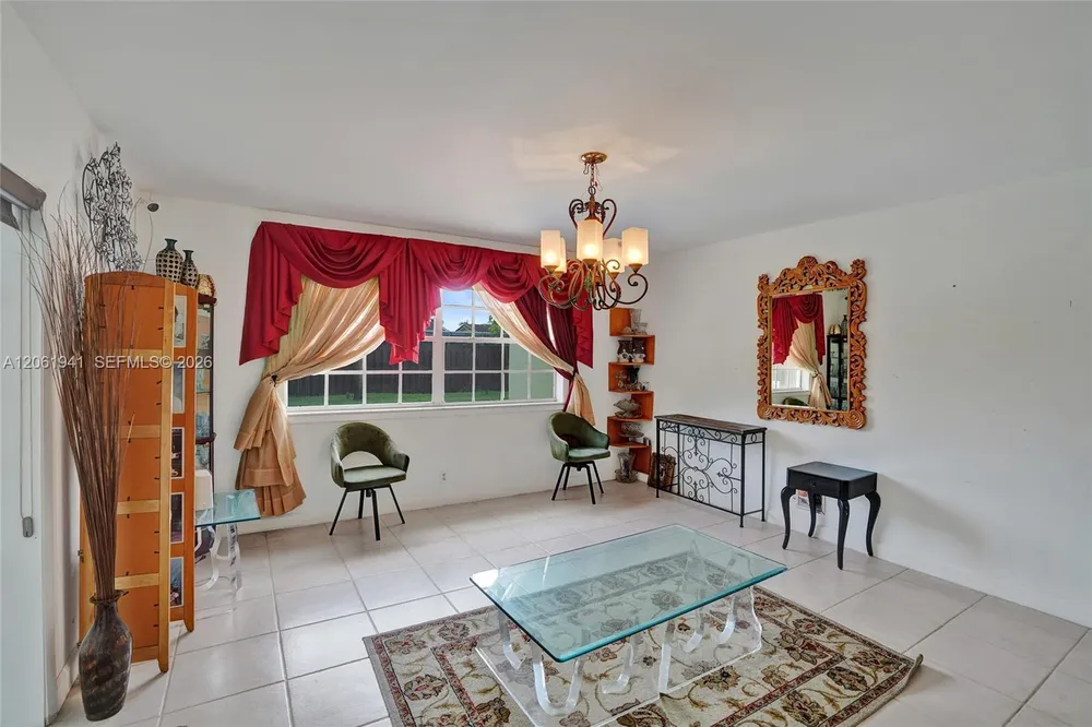 5306 Roosevelt St, Hollywood, FL 33021