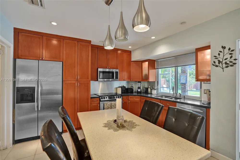 5306 Roosevelt St, Hollywood, FL 33021