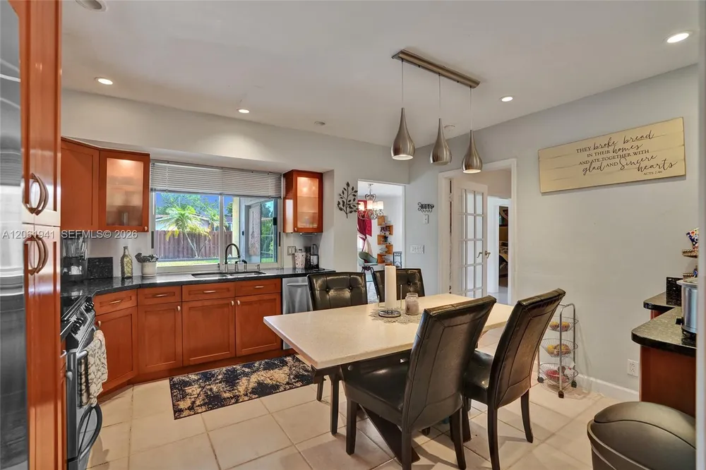 5306 Roosevelt St, Hollywood, FL 33021