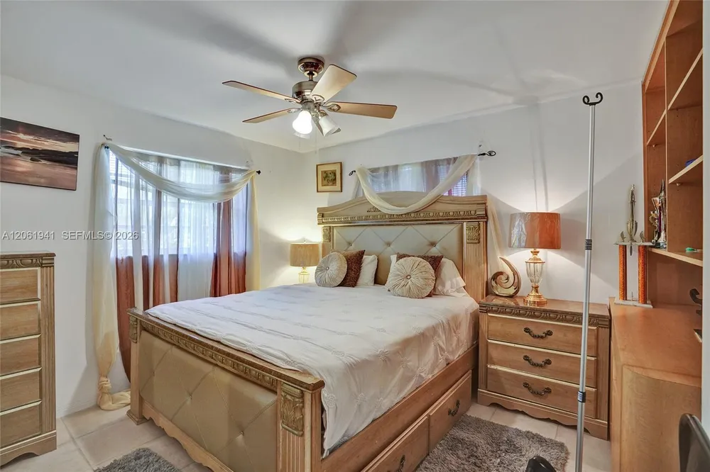 5306 Roosevelt St, Hollywood, FL 33021