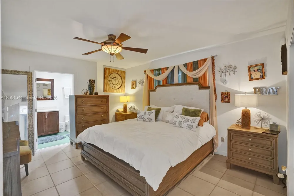 5306 Roosevelt St, Hollywood, FL 33021
