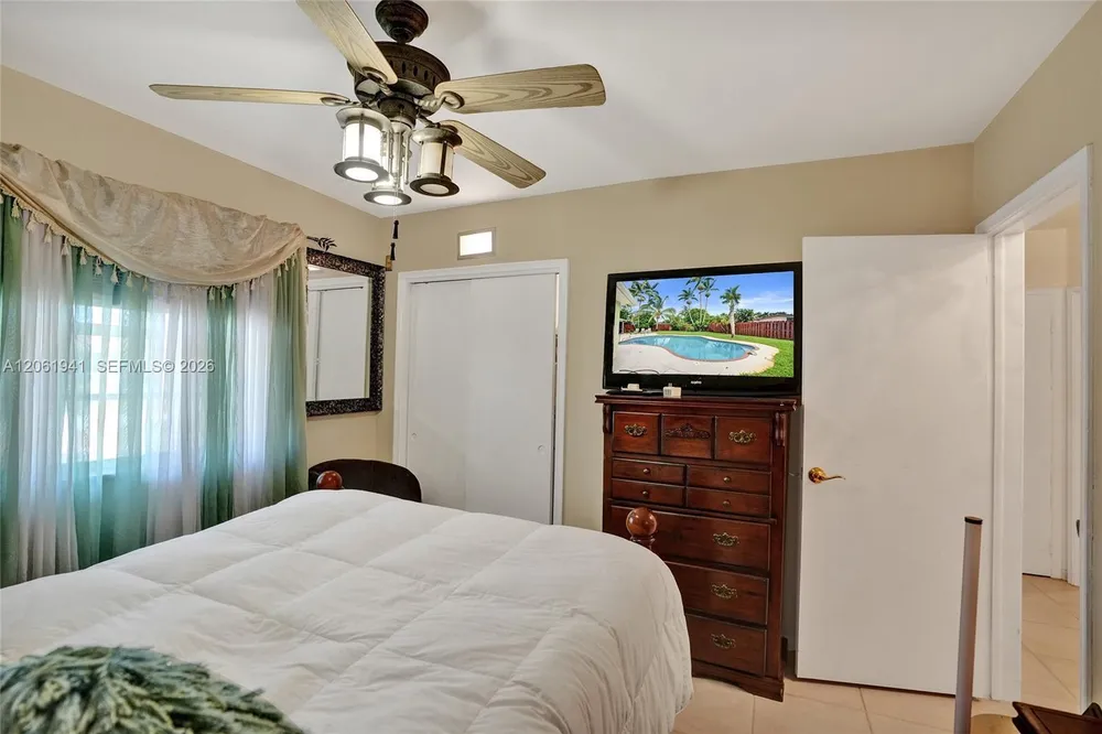 5306 Roosevelt St, Hollywood, FL 33021
