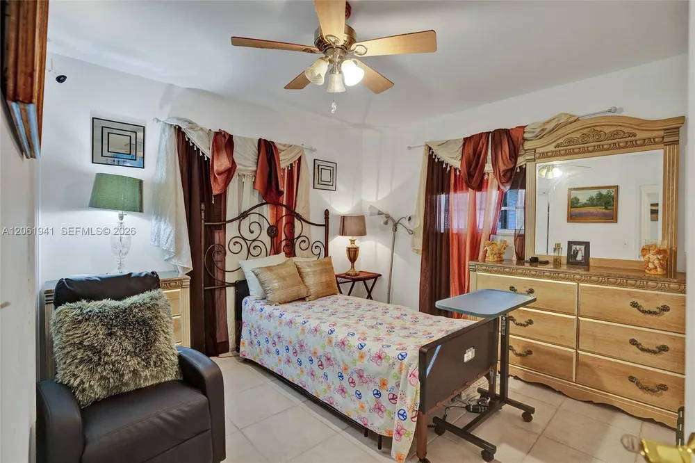 5306 Roosevelt St, Hollywood, FL 33021