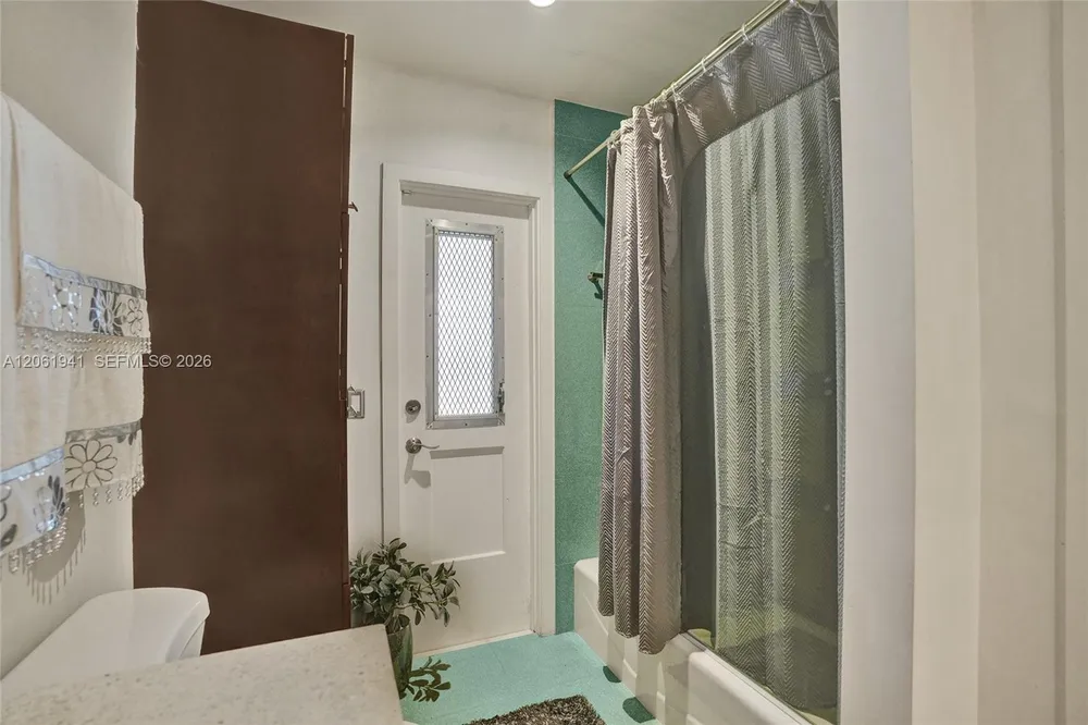 5306 Roosevelt St, Hollywood, FL 33021