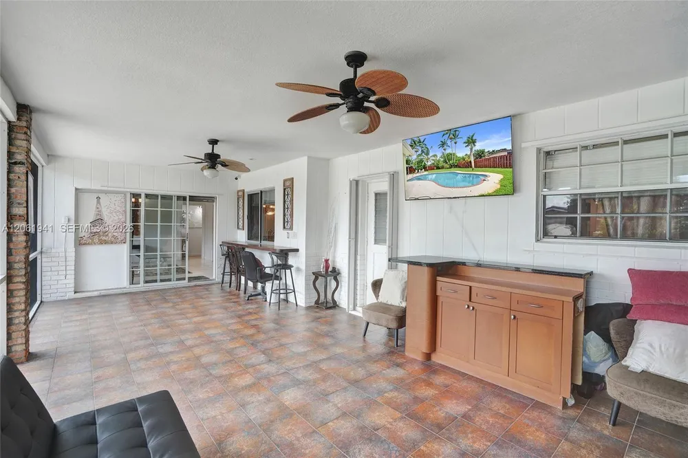 5306 Roosevelt St, Hollywood, FL 33021