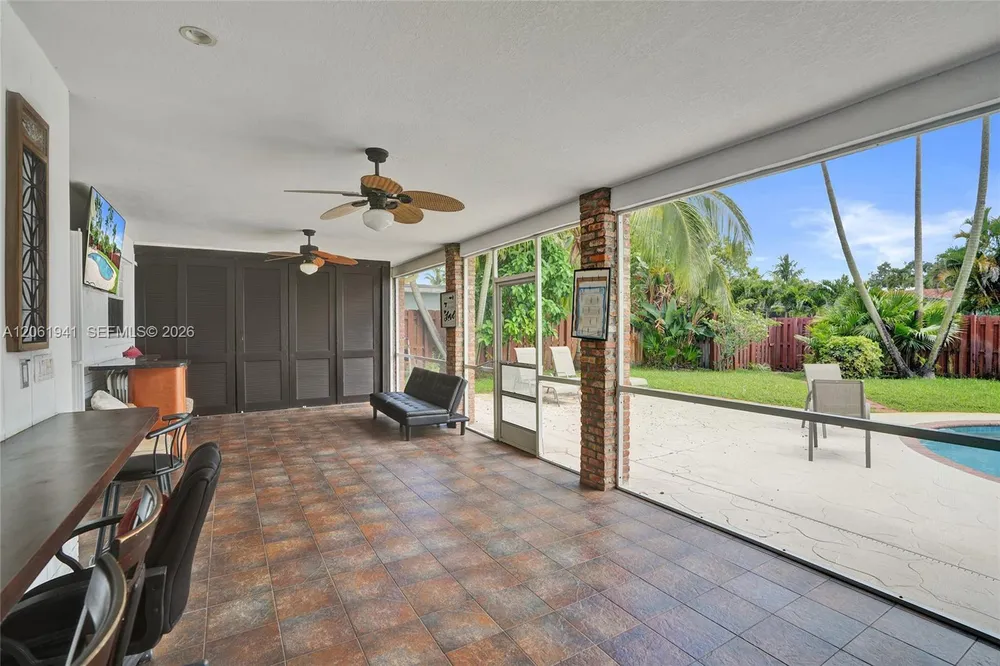 5306 Roosevelt St, Hollywood, FL 33021