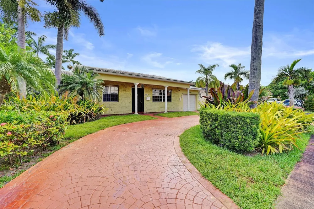 5306 Roosevelt St, Hollywood, FL 33021
