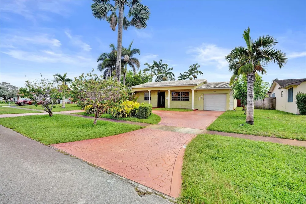 5306 Roosevelt St, Hollywood, FL 33021