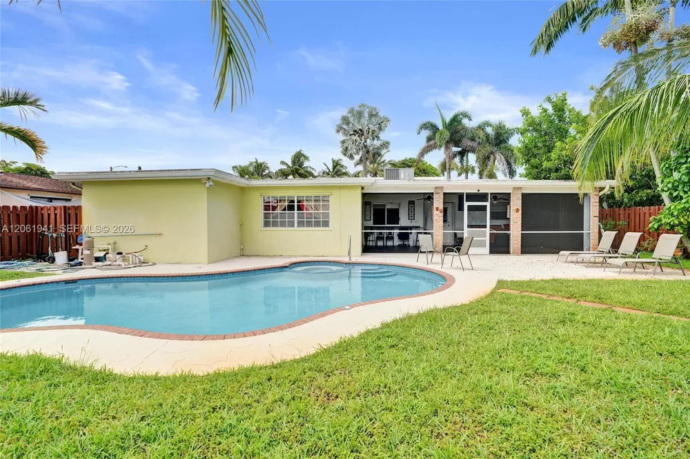 5306 Roosevelt St, Hollywood, FL 33021