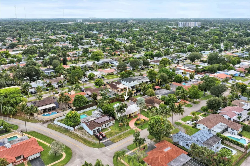5306 Roosevelt St, Hollywood, FL 33021