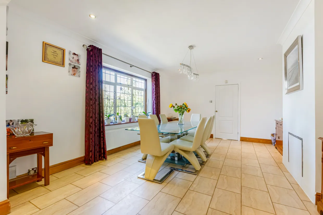 Richfield Road, Bushey, WD23 photo 2