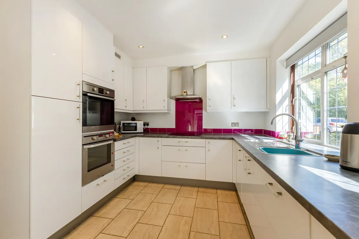 Richfield Road, Bushey, WD23 photo 4