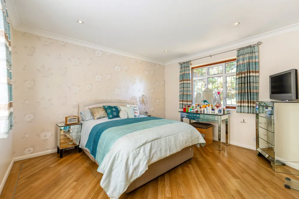Richfield Road, Bushey, WD23 photo 9