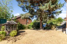 Richfield Road, Bushey, WD23 photo 14
