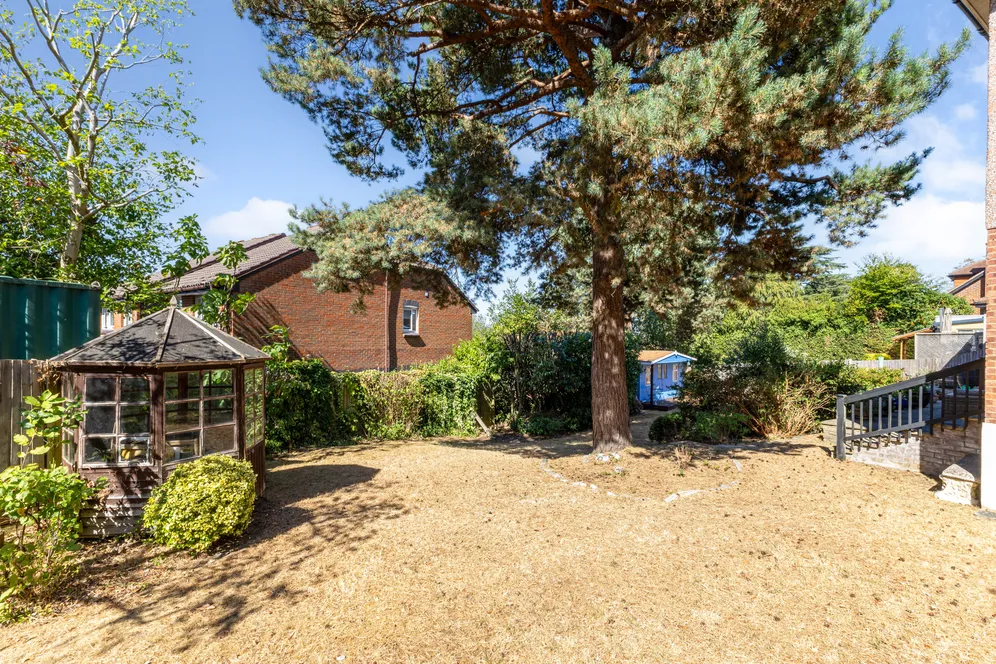 Richfield Road, Bushey, WD23 photo 14