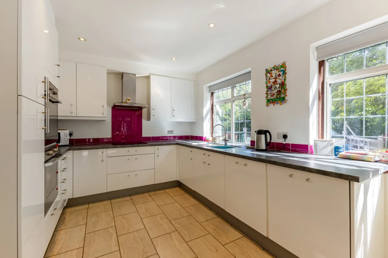 Richfield Road, Bushey, WD23 photo 15