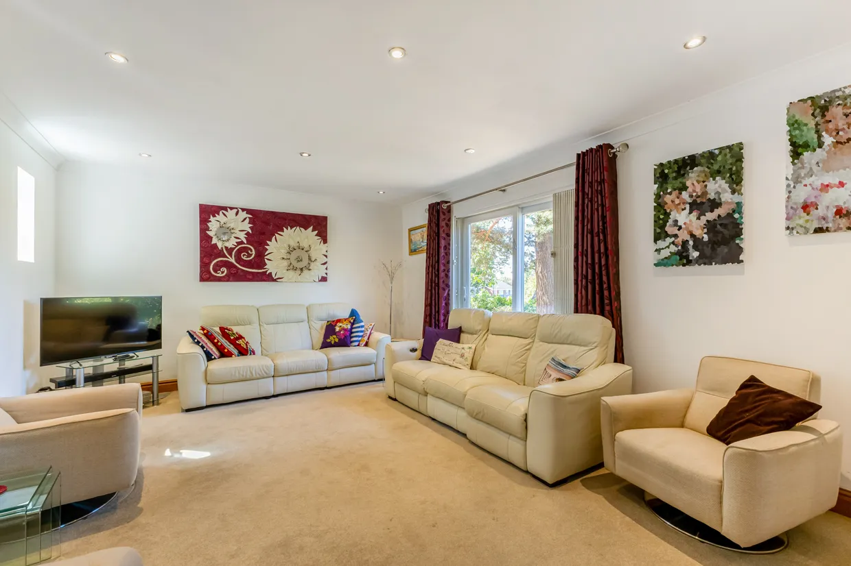 Richfield Road, Bushey, WD23 photo 20