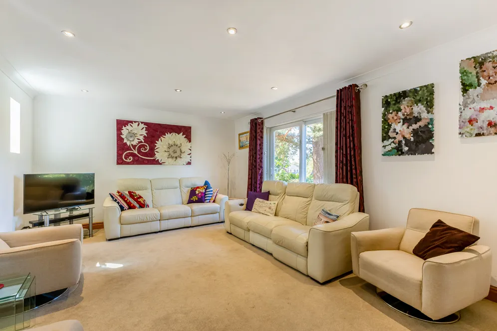 Richfield Road, Bushey, WD23 photo 20