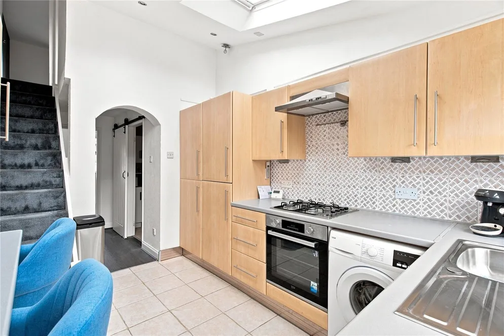 Property carousel item 6