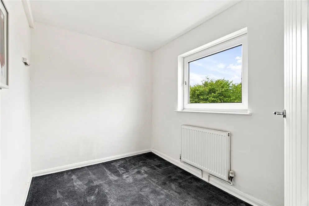Property carousel item 13